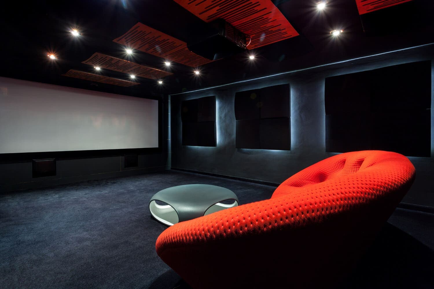 Aeternitas amenity Cinema - Dubai Marina, Dubai - by London Gate