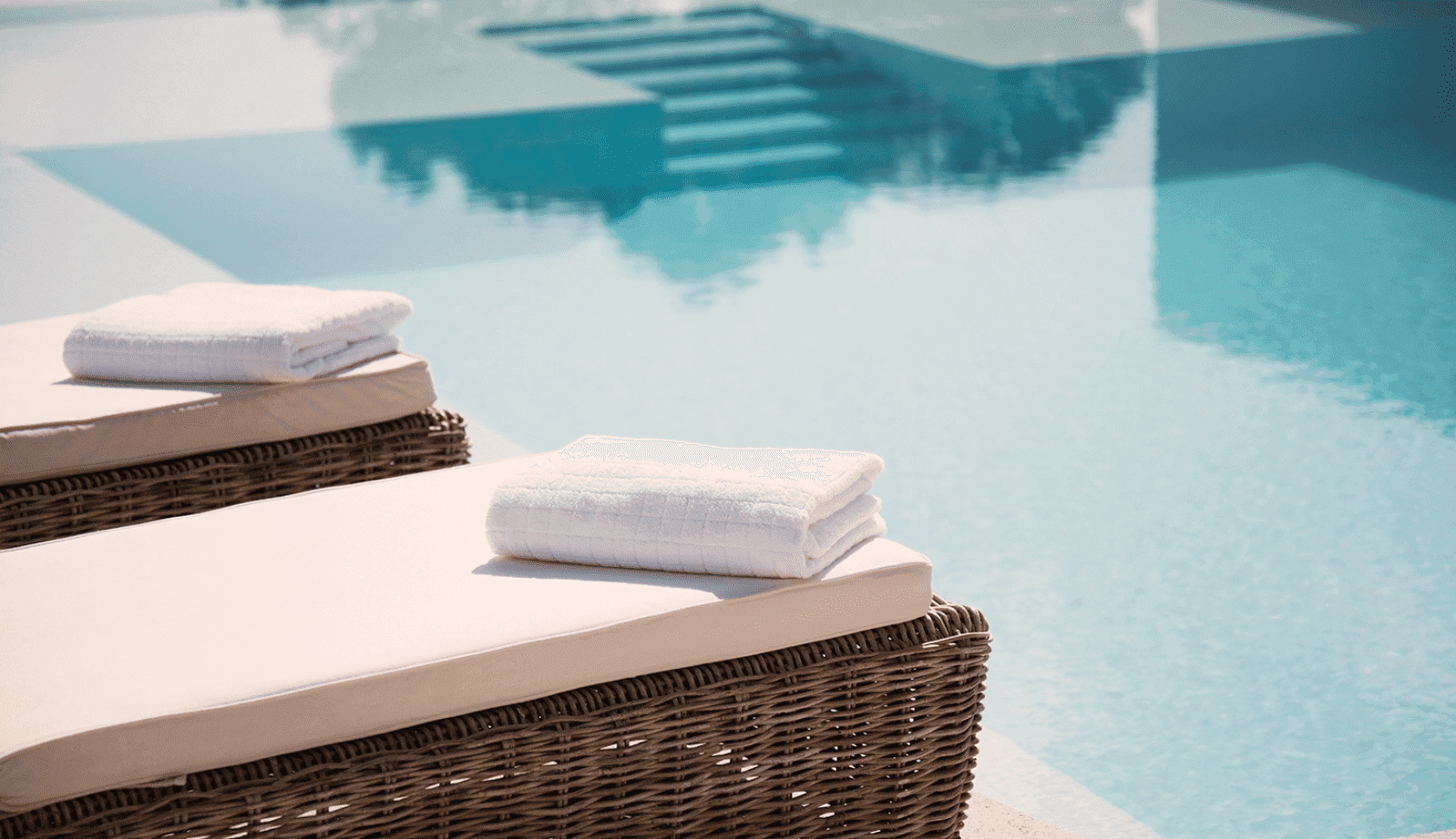 Luce amenity Infinity Pool in Palm Jumeirah, Dubai, by Taraf Holding