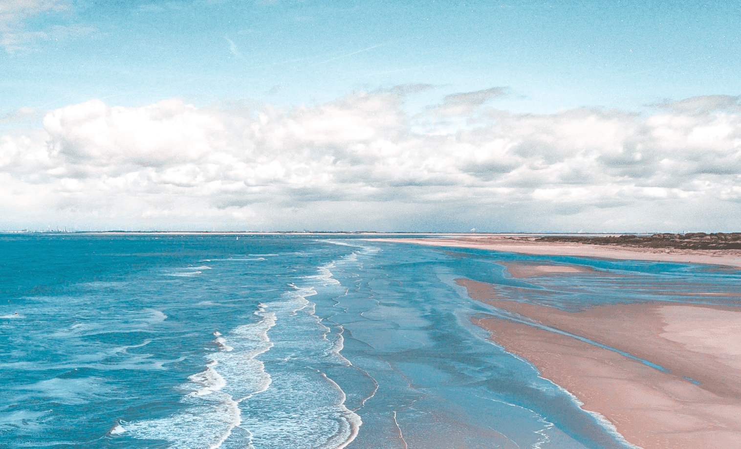 Luce amenity Private Beach Access in Palm Jumeirah, Dubai, by Taraf Holding