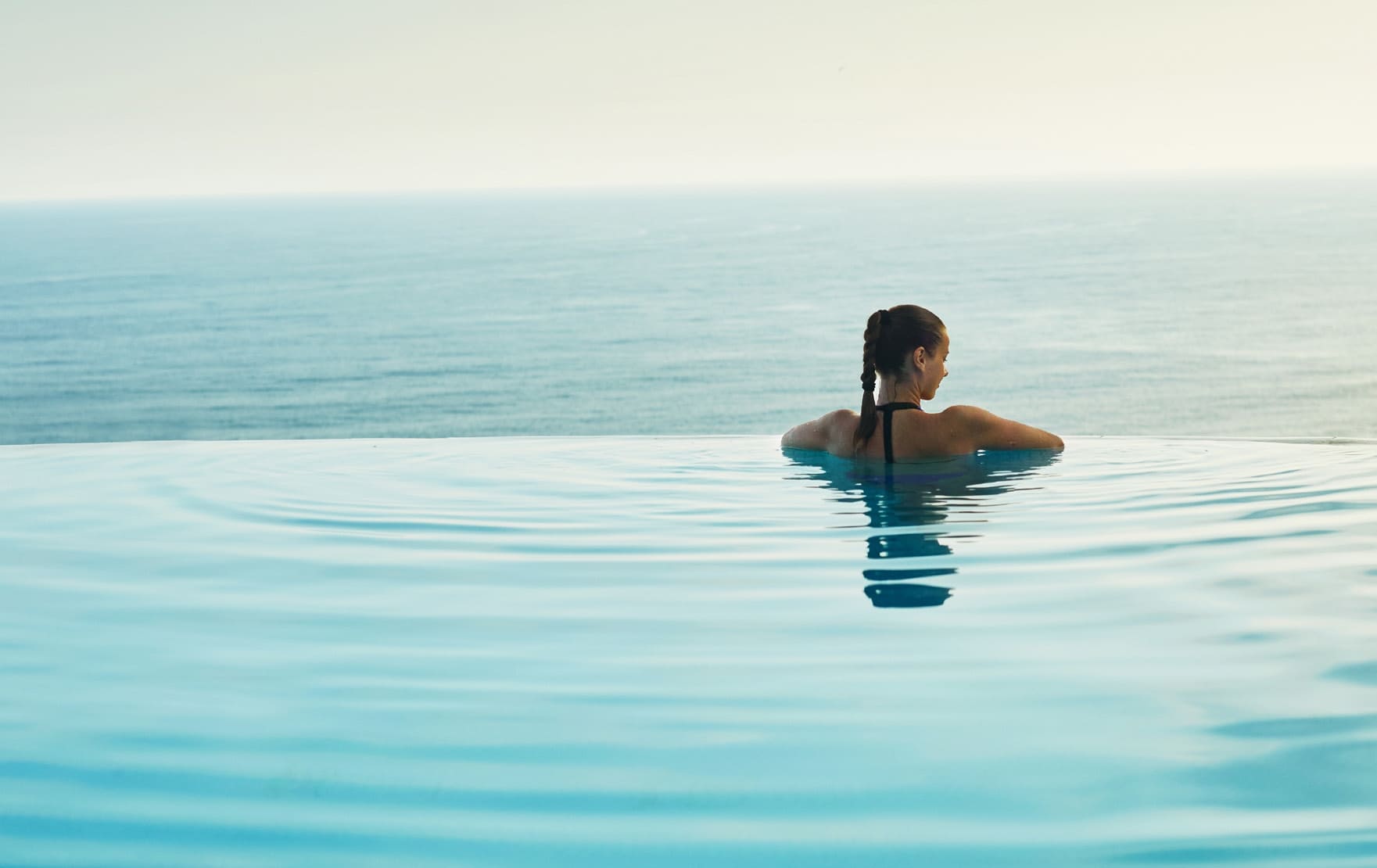 Oceano amenity Infinity Pool Overlooking The Arabian Sea - Al Marjan Island, Dubai - by The Luxe