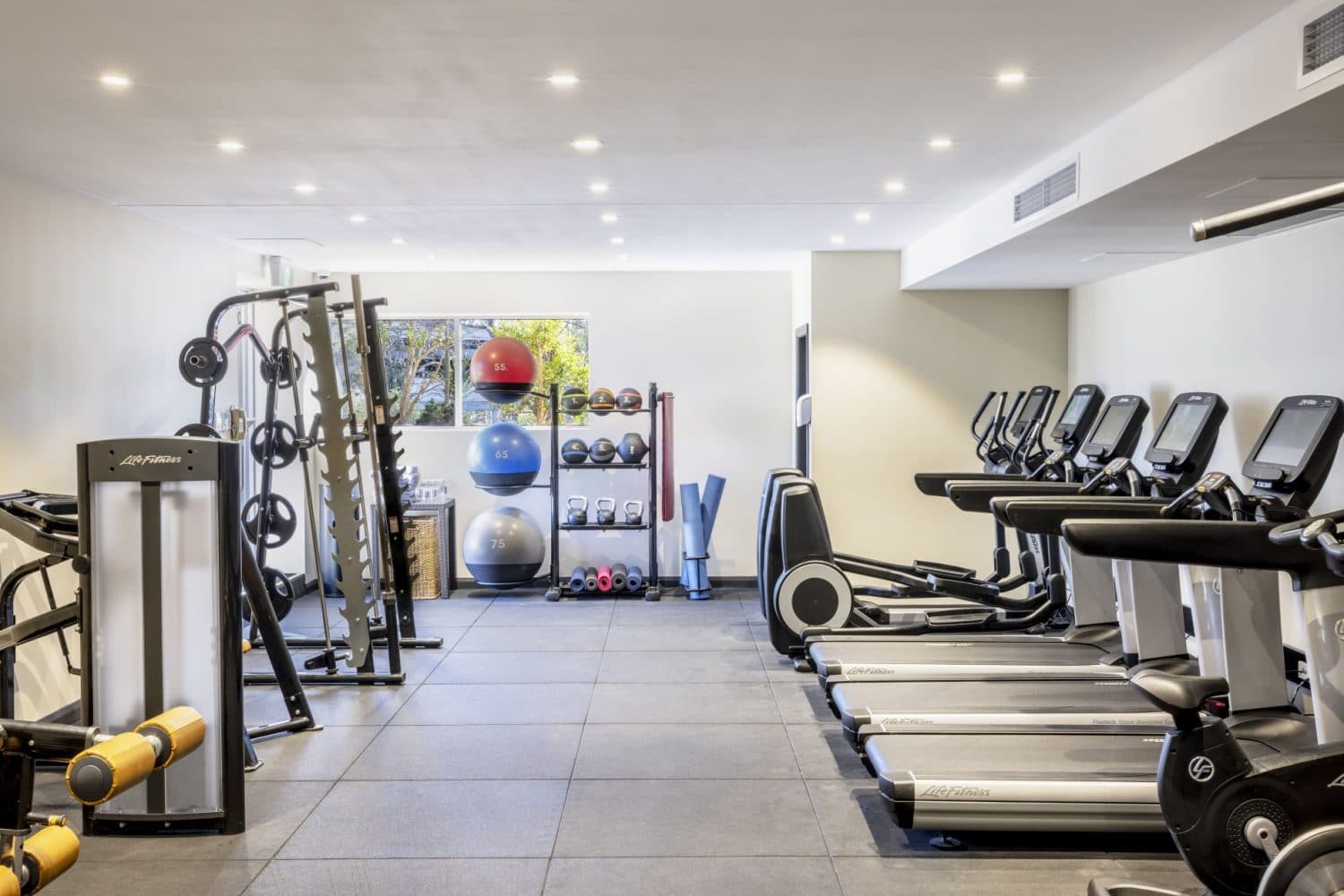 Vera Residences amenity Indoor Gymnasium - Business Bay, Dubai - by DAMAC